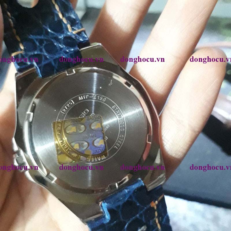 B N Mu n b n chi c Casio MTP E158L 7AV