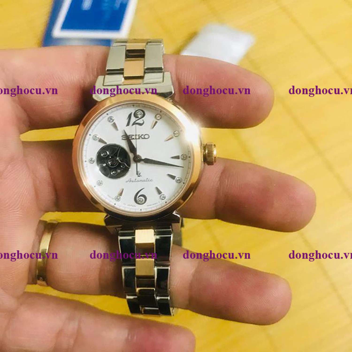 ĐÃ BÁN )Cần bán một đồng hồ Seiko 4R38A nữ